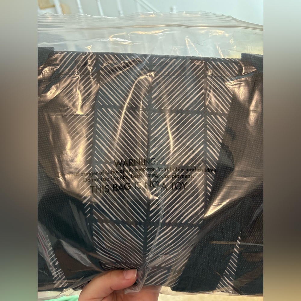 Thirty one utility tote NWT